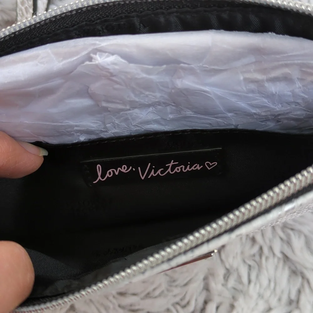 Victoria's Secret snake python print wristlet clutch NWT silver & white party ๐ - Picture 5 of 8